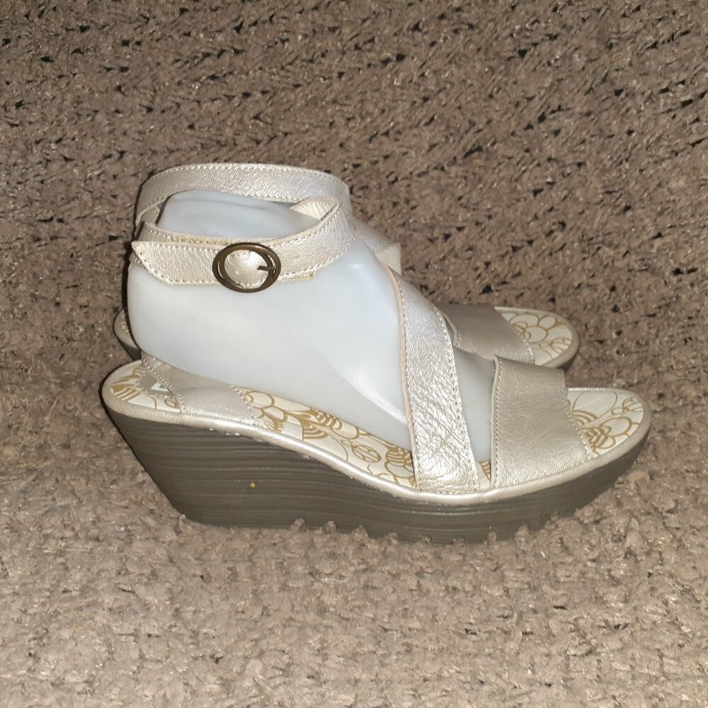 FLY LONDON-Yesk-Metallic Beige/Silver Leather-Ankle Strap Wedge-Sz 9.5-Near Mint - Picture 5 of 8